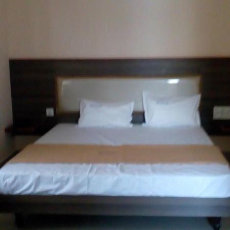 Hotel Meyyappaa Карайкуди Екстериор снимка