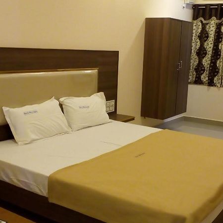 Hotel Meyyappaa Карайкуди Екстериор снимка