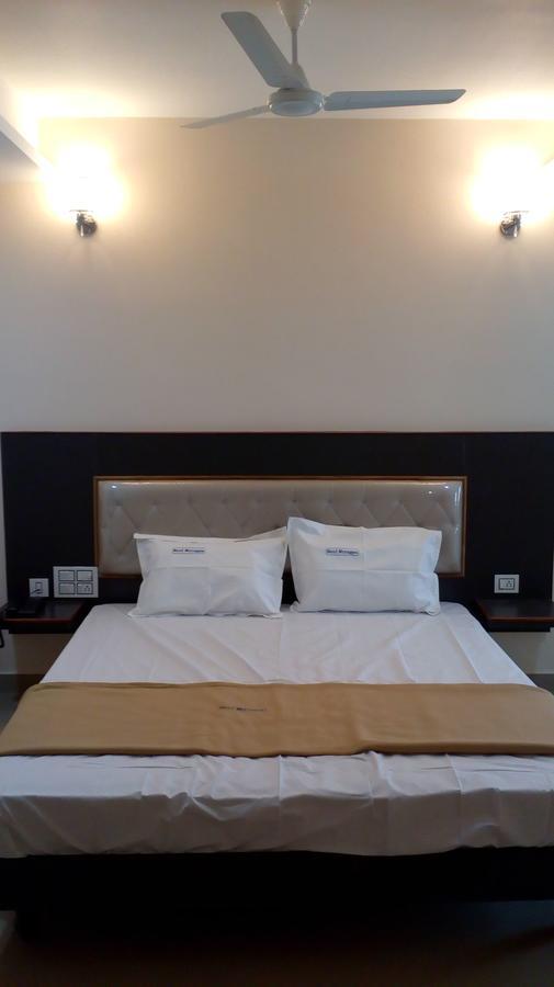 Hotel Meyyappaa Карайкуди Екстериор снимка
